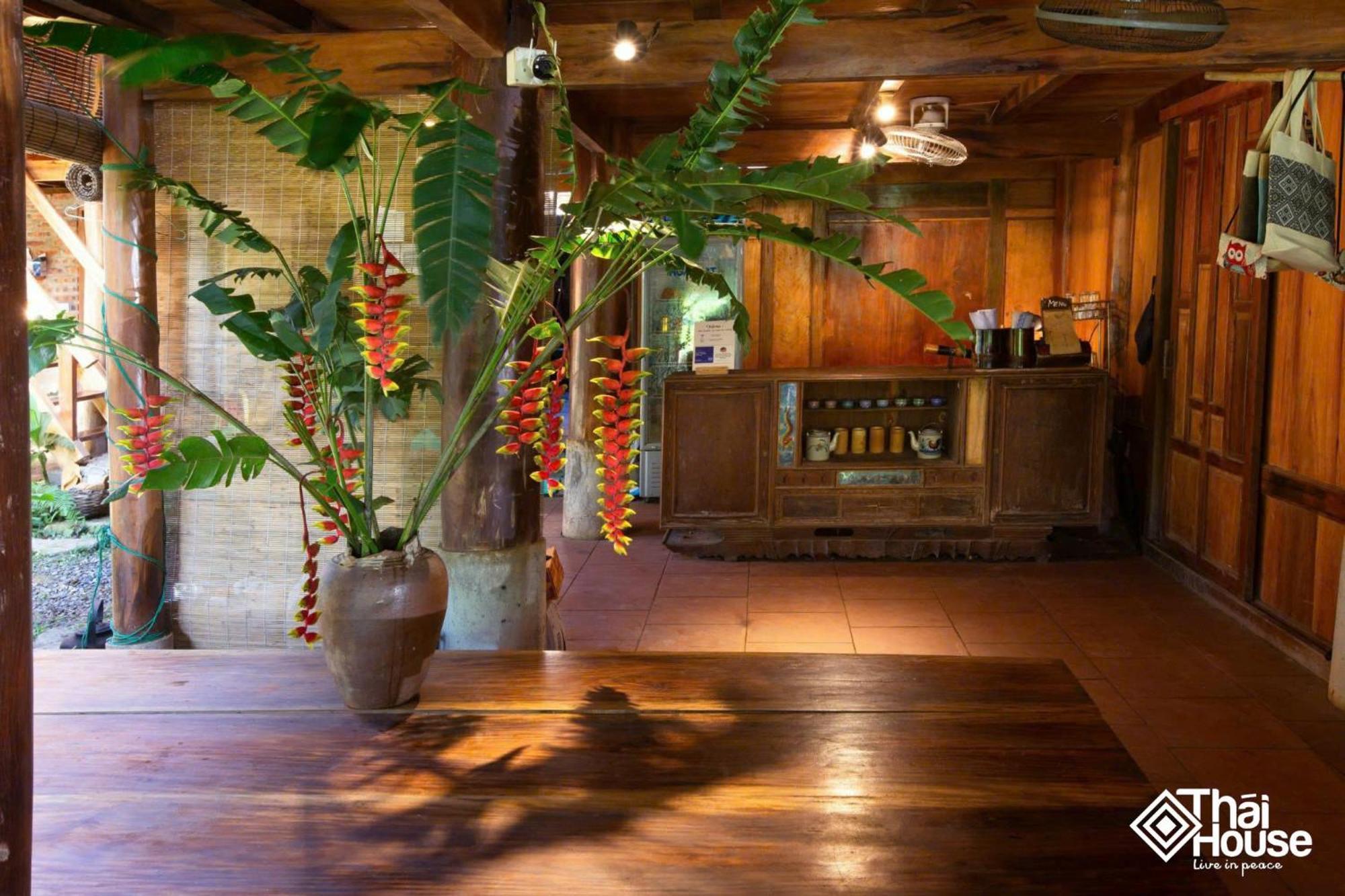 Thai House Pu Luong - Century Old Stilt House With Terrace Views Huong Ba Thuoc ภายนอก รูปภาพ
