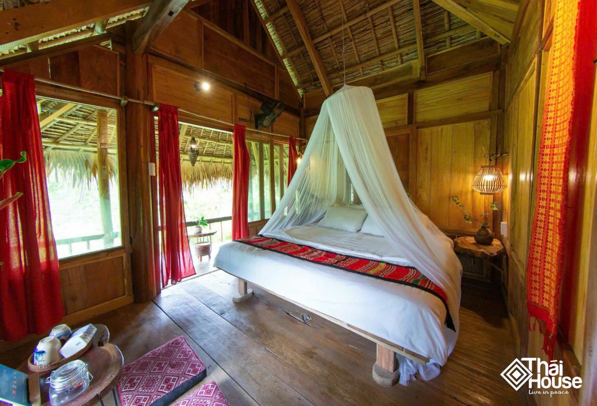 Thai House Pu Luong - Century Old Stilt House With Terrace Views Huong Ba Thuoc ภายนอก รูปภาพ