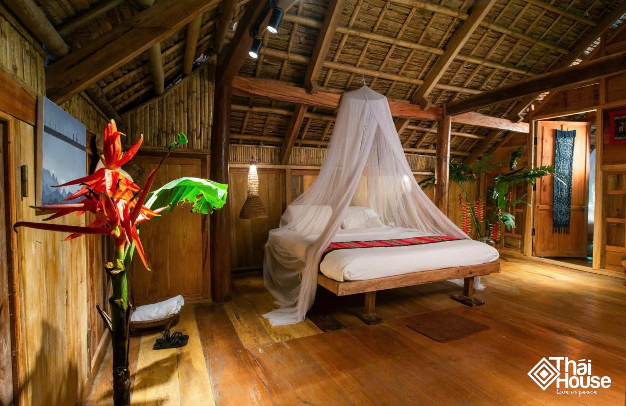 Thai House Pu Luong - Century Old Stilt House With Terrace Views Huong Ba Thuoc ภายนอก รูปภาพ