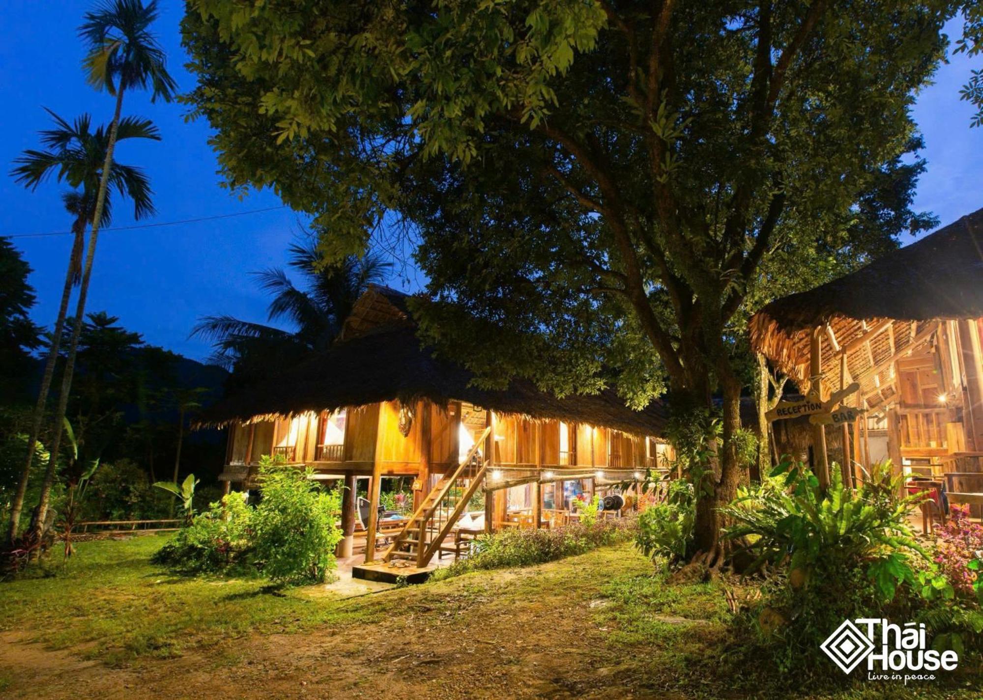 Thai House Pu Luong - Century Old Stilt House With Terrace Views Huong Ba Thuoc ภายนอก รูปภาพ